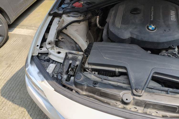 Used BMW 3 Series 2017 318i Fashion Model Engine Bay Right