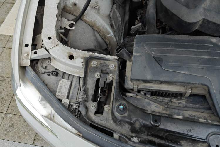 Used BMW 3 Series 2017 318i Fashion Model Engine Bay Right