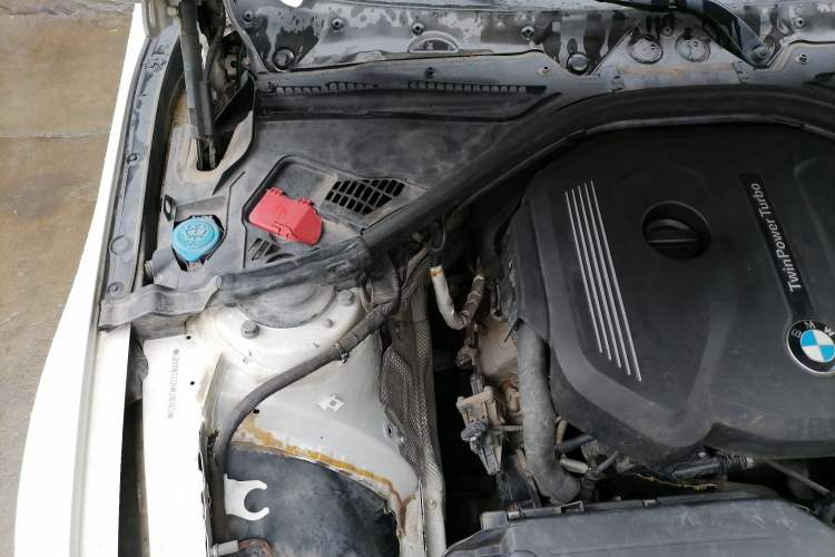 Used BMW 3 Series 2017 318Li Fashion Model Engine Bay Right