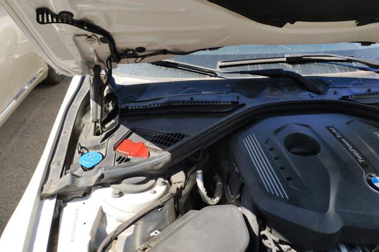 Used BMW 3 Series 2017 320Li Fashion Model Engine Bay Right