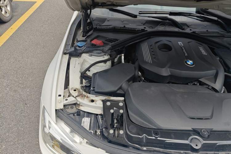 Used BMW 3 Series 2017 320i M Sport Engine Bay Right