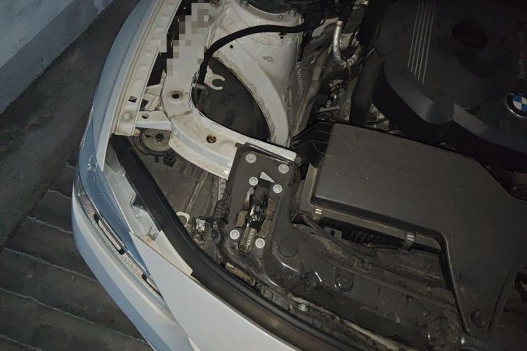Used BMW 3 Series 2017 318i Fashion Model Engine Bay Right