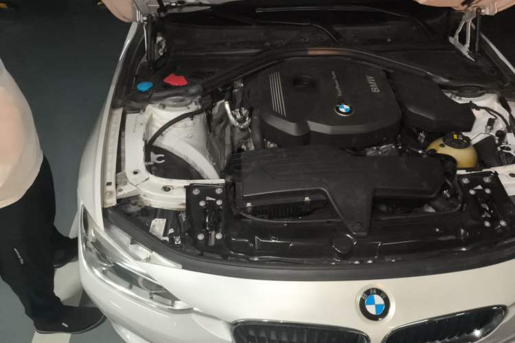 Used BMW 3 Series 2017 318Li Fashion Model Engine Bay Right