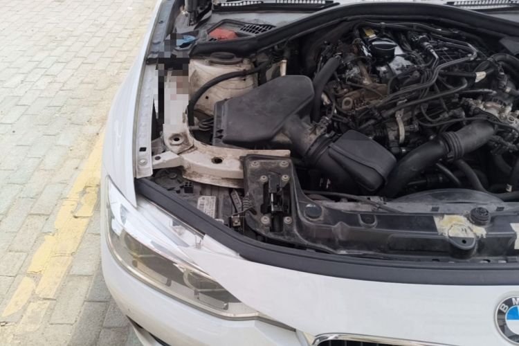 Used BMW 3 Series 2017 320Li Fashion Model Engine Bay Right