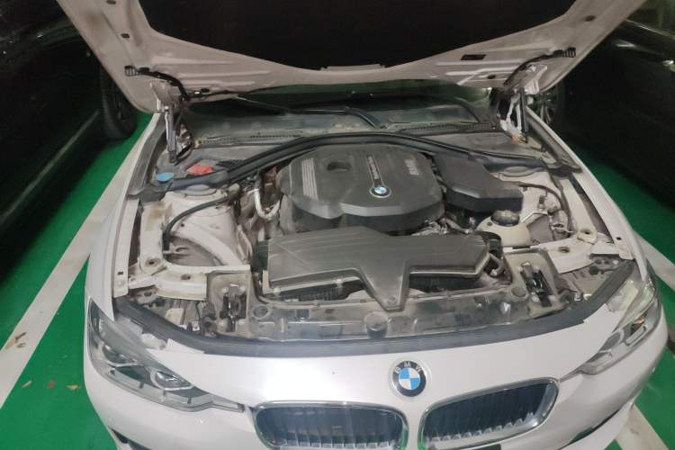 Used BMW 3 Series 2017 318Li Fashion Model Engine Bay Right