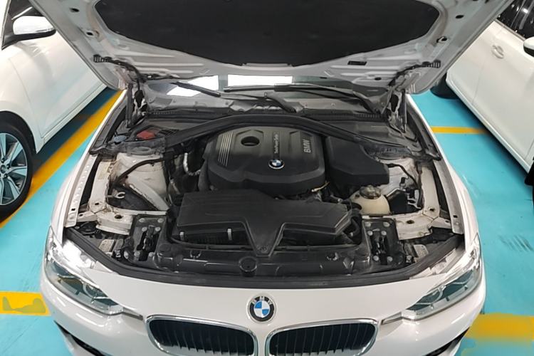 Used BMW 3 Series 2017 318Li Fashion Model Engine Bay
