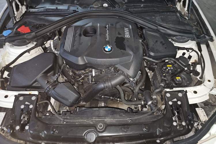 Used BMW 3 Series 2017 320i M Sport Engine Bay