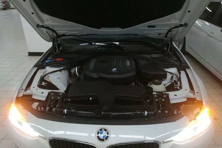 Used BMW 3 Series 2017 318Li Fashion Model Engine Bay