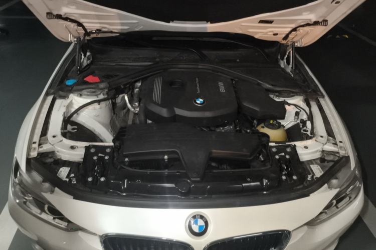Used BMW 3 Series 2017 318Li Fashion Model Engine Bay