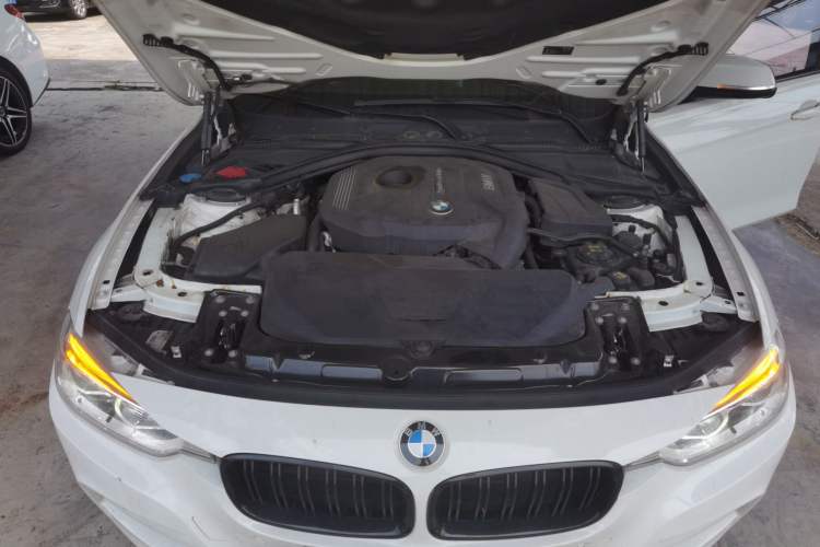 Used BMW 3 Series 2017 320i M Sport Engine Bay