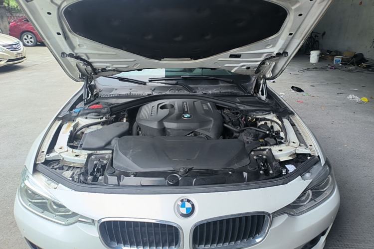 Used BMW 3 Series 2017 320Li Fashion Model Engine Bay