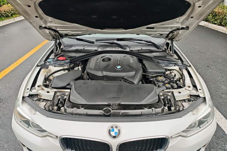 Used BMW 3 Series 2017 320Li Fashion Model Engine Bay