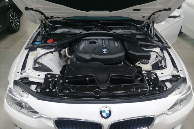 Used BMW 3 Series 2017 318Li Fashion Model Engine Bay