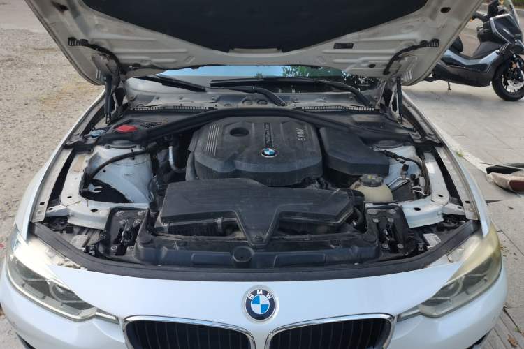 Used BMW 3 Series 2017 318Li Fashion Model Engine Bay