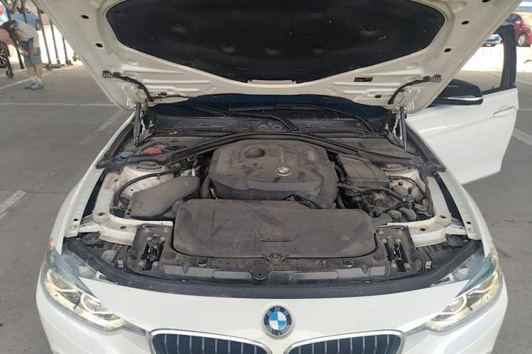 Used BMW 3 Series 2017 320i M Sport Engine Bay