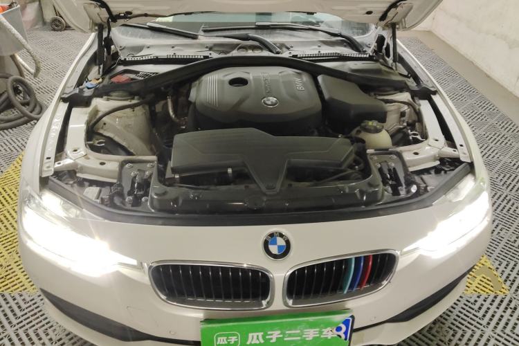 Used BMW 3 Series 2017 318i Fashion Model Engine Bay