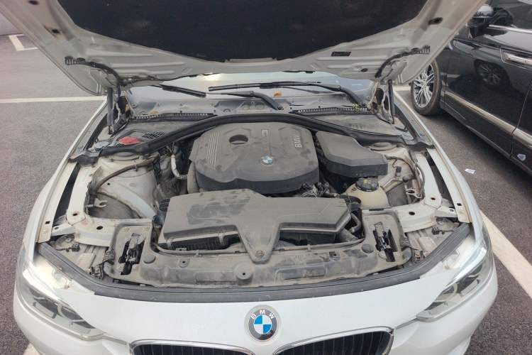 Used BMW 3 Series 2017 318Li Fashion Model Engine Bay