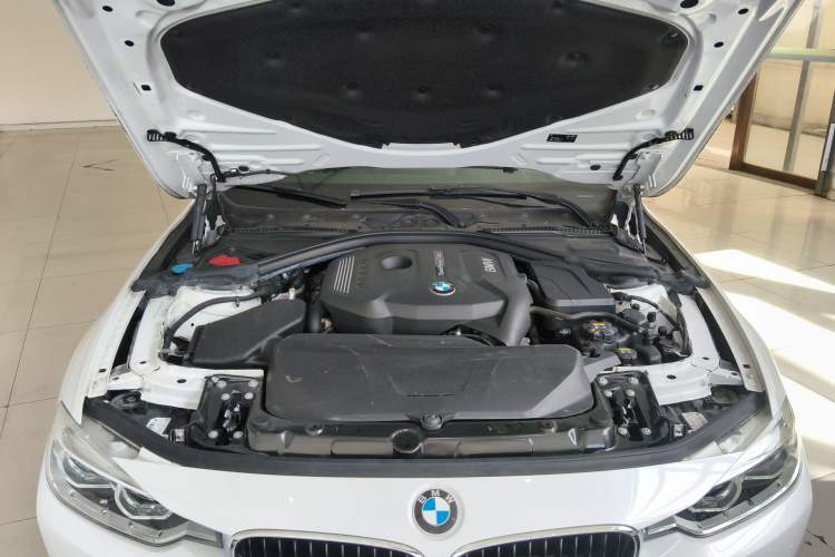 Used BMW 3 Series 2017 320Li Fashion Model Engine Bay