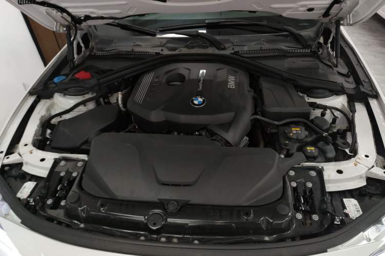 Used BMW 3 Series 2017 320Li Fashion Model Engine Bay