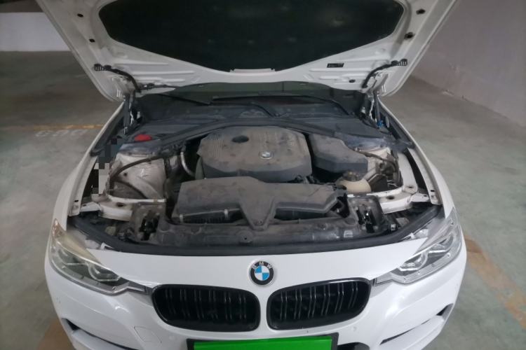 Used BMW 3 Series 2017 318i Fashion Model Engine Bay