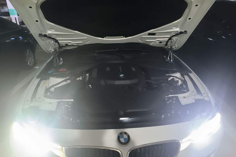 Used BMW 3 Series 2017 320Li Fashion Model Engine Bay