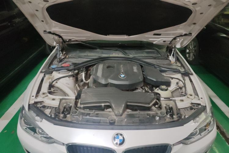 Used BMW 3 Series 2017 318Li Fashion Model Engine Bay