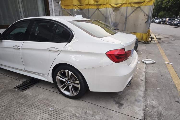 Used BMW 3 Series 2017 320i M Sport Exterior 4