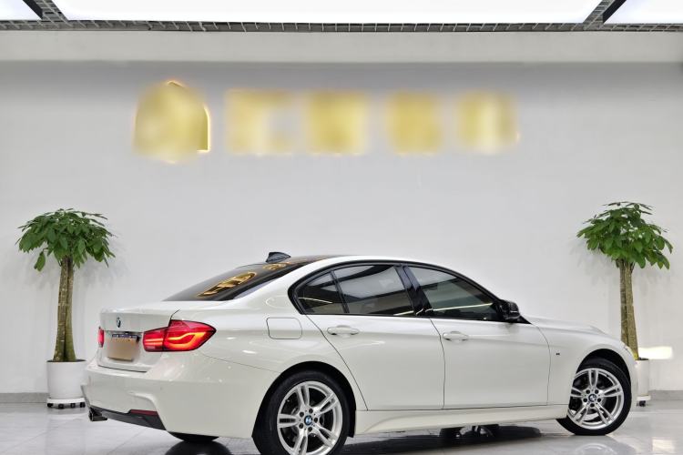 Used BMW 3 Series 2017 320i M Sport Exterior 4