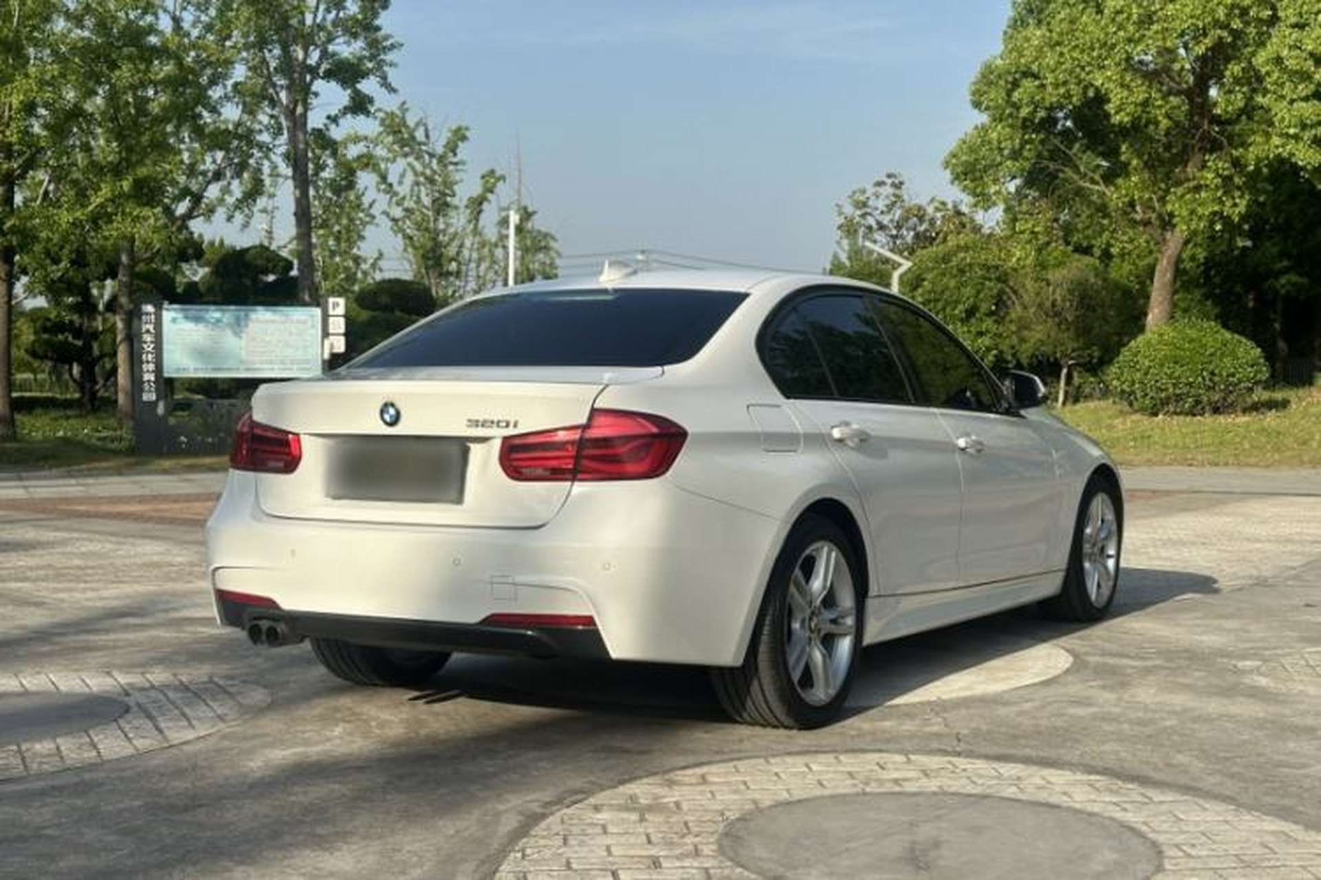 Used BMW 3 Series 2017 320i M Sport Exterior 4
