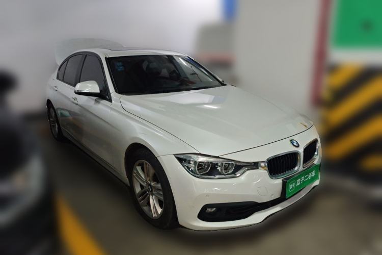 Used BMW 3 Series 2017 318i Fashion Model Front Right 45 Deg