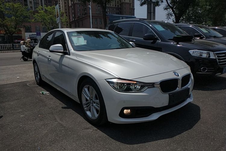 Used BMW 3 Series 2017 318i Fashion Model Front Right 45 Deg