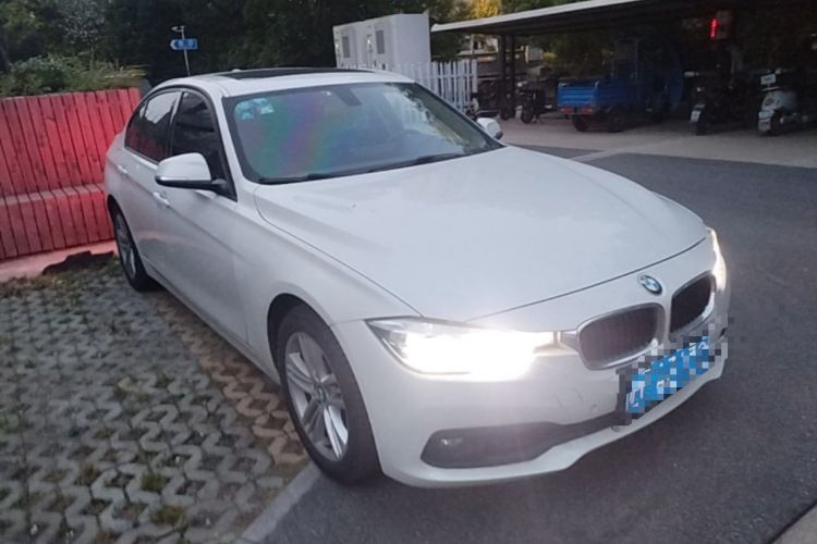 Used BMW 3 Series 2017 318i Fashion Model Front Right 45 Deg