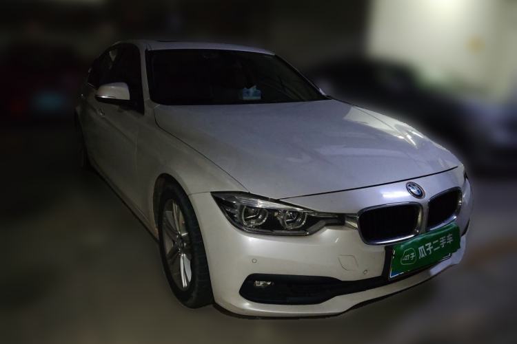 Used BMW 3 Series 2017 318i Fashion Model Front Right 45 Deg