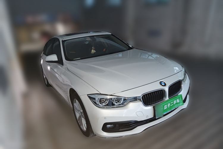 Used BMW 3 Series 2017 318i Fashion Model Front Right 45 Deg