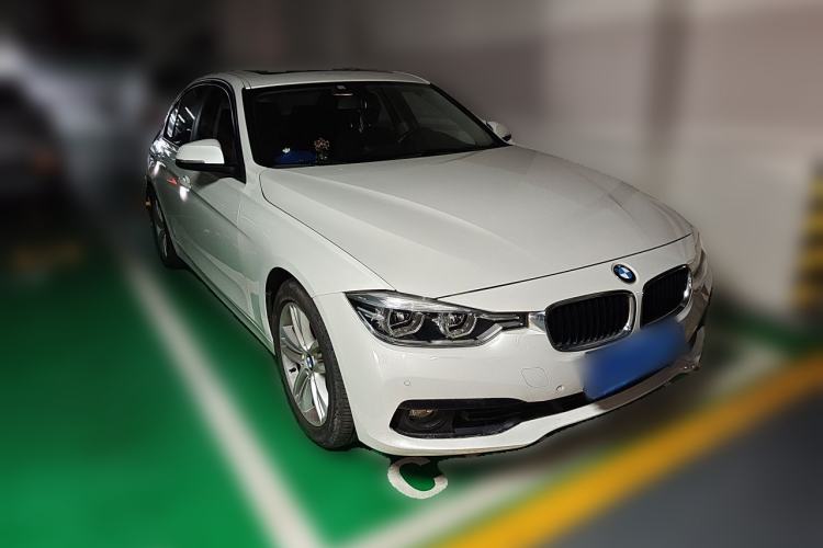 Used BMW 3 Series 2017 318i Fashion Model Front Right 45 Deg