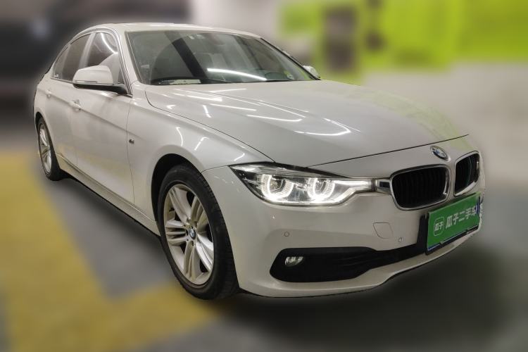 Used BMW 3 Series 2017 318i Fashion Model Front Right 45 Deg