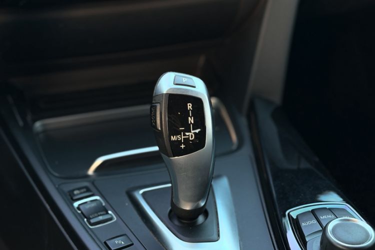 Used BMW 3 Series 2017 320Li Fashion Model Gear Lever