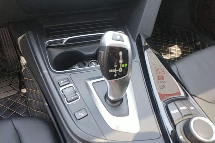 Used BMW 3 Series 2017 318i Fashion Model Gear Lever