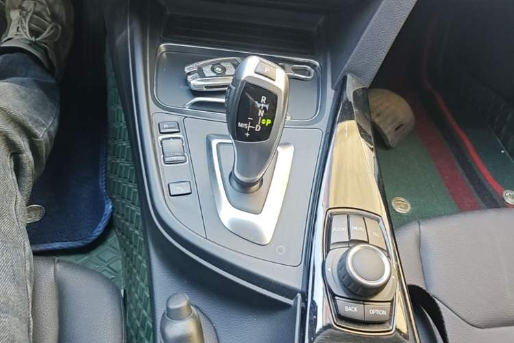 Used BMW 3 Series 2017 318i Fashion Model Gear Lever