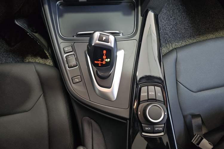 Used BMW 3 Series 2017 320Li Fashion Model Gear Lever