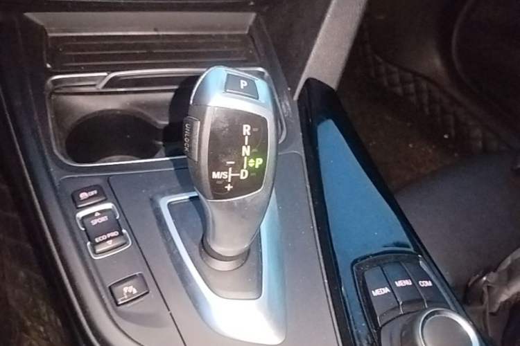 Used BMW 3 Series 2017 318i Fashion Model Gear Lever