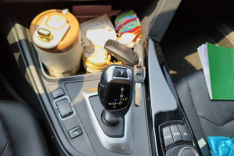 Used BMW 3 Series 2017 318i Fashion Model Gear Lever