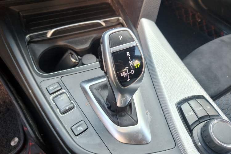 Used BMW 3 Series 2017 320i M Sport Gear Lever