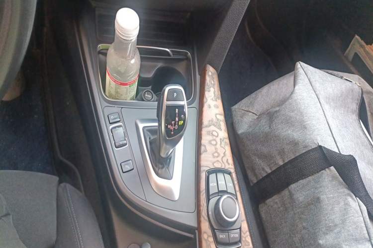 Used BMW 3 Series 2017 320i M Sport Gear Lever