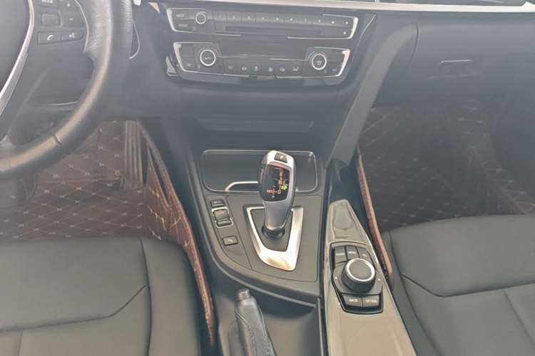 Used BMW 3 Series 2017 318i Fashion Model Gear Lever
