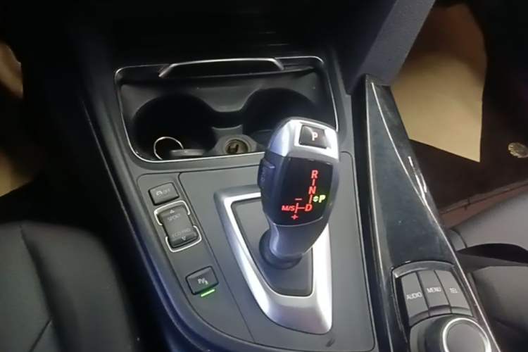 Used BMW 3 Series 2017 318Li Fashion Model Gear Lever