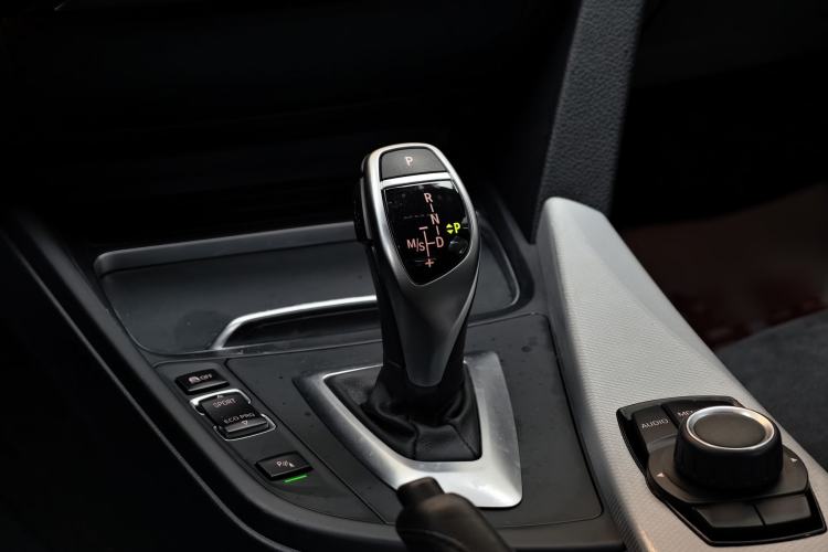 Used BMW 3 Series 2017 320i M Sport Gear Lever