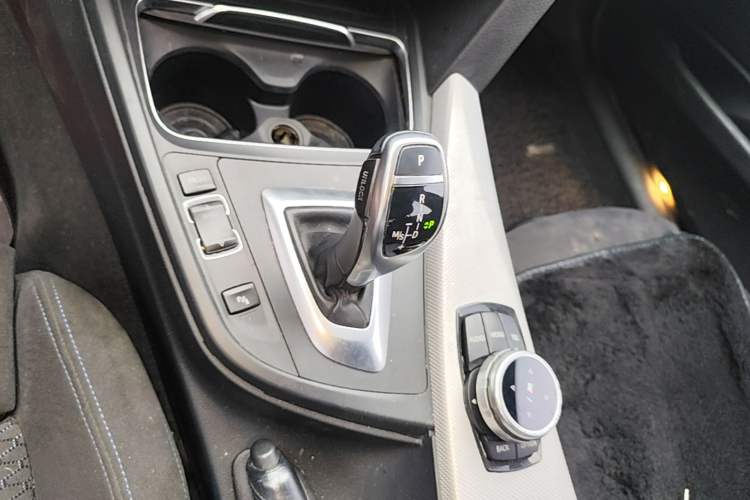 Used BMW 3 Series 2017 320i M Sport Gear Lever