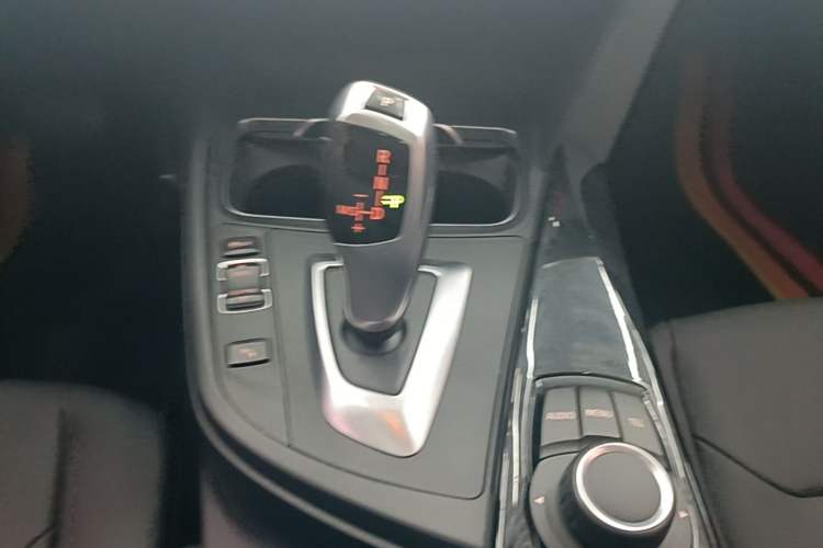 Used BMW 3 Series 2017 318i Fashion Model Gear Lever