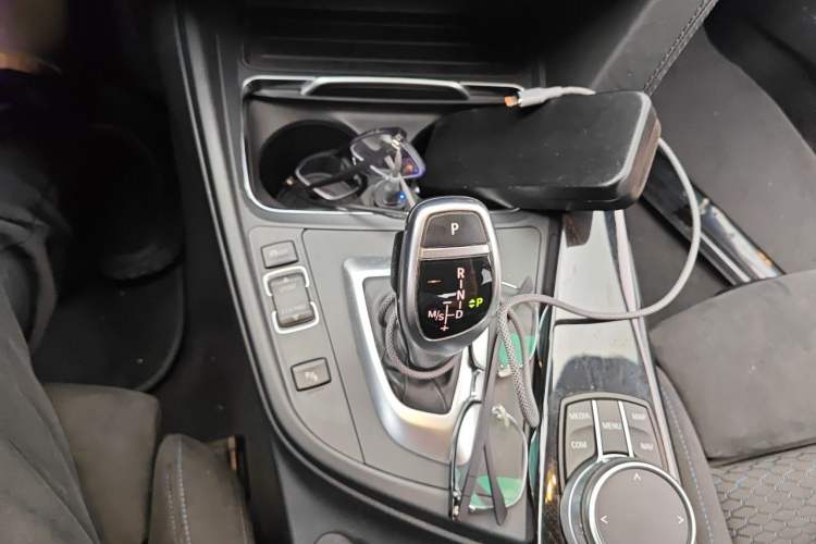 Used BMW 3 Series 2017 320i M Sport Gear Lever